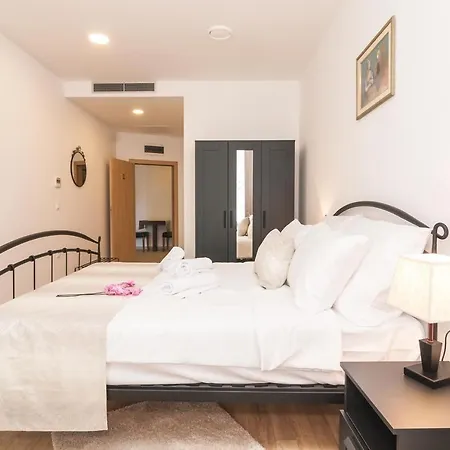 Guest house Via Domus 4*