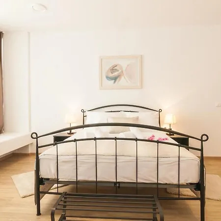 Via Domus 4*